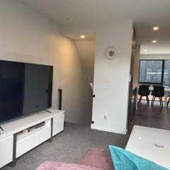 CBD New 2 Bed 2 Baths By Hagley Park With Parking