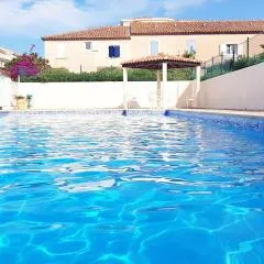 Résidence sécurisée avec piscine, T2 duplex, parking privé, climatisation
