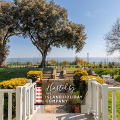 Grand Garden Apartment - The Old Vicarage - Duplex Residence, Breathtaking sea views Over Shanklin Bay - Shanklin Old Village, fantastic family getaway!