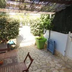 T2 duplex dans résidence sécurisée, parking privé, piscine, climatisation, internet