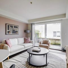 Blueground Univ Dist pet area elev nr UW SEA-863