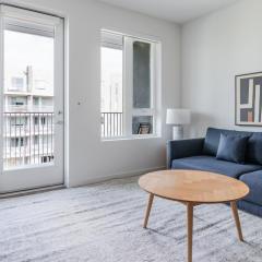 Blueground East Industrial pool AC nr park SFO-1853