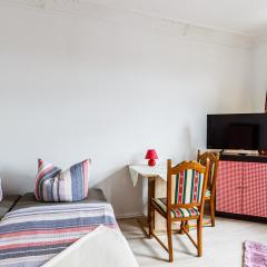 Gemütliches Zuhause 2-Zimmer-Ferienwohnung mit Geschirrspüler & Balkon für bis zu 4 Personen