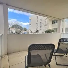 Appartement climatisé, moderne avec terrasses à 500m de la mer