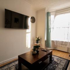 3 Bed Stylish & Spacious Home, Sleep up to 7ppl