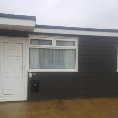 Lovely Chalet In The Isle Of Wight, Sleeps 6 Ref 97009S
