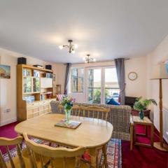 Belle Buoy - Town Centre Location with Free Parking
