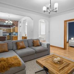 Magnificent 4BR in Downtown Mont-Royal