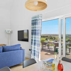 4 The Vista - On-site pool - EV Point