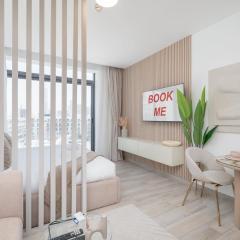 StayShort - Stylish Studio Sleeps 2 with Balcony