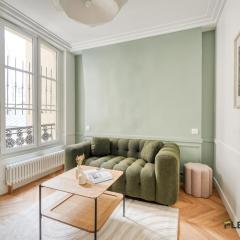 Bright 2-Bedroom Apartment 1 Living Room 2 Bedrooms 50 m Paris 9th