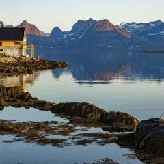 Minkfarmen, Spacious seaside cabin with scenic view