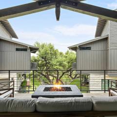 Luxe 3-Story Retreat - Chefs Kitchen and Firepit