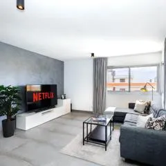 Modern 2 Bed Sea View Apartment Pool Access