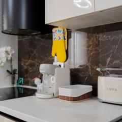 Adela & Robert Home cu piscină și parcare privată