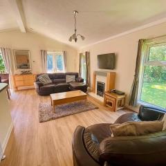Family Friendly Lodge sleeping 5 with Hot Tub - Devon
