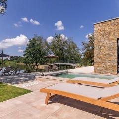 Villa Contemporaine avec Spa, Sauna, Piscine et Île Privative près de Nantes - FR-1-306-866