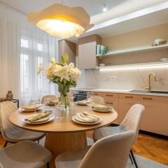Romanian Athenaeum Flat - Refined 3BR Steps from Calea Victoriei