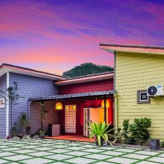 Hidden 4BR Cottage House Retreats (Free Parking)