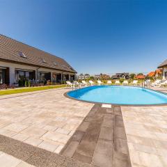 Beautiful Apartment In Nowecin