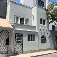 Casita de Ocharan Miraflores a dos calles de Larcomar