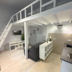 Apartament z Antresolą i Prywatnym Patio
