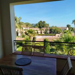 Appt 4-6 couchages climatisé avec 2 piscines et 200 m des plages et criques