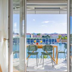 Harbor lights apartment