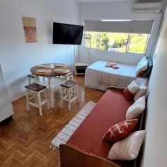 Studio confortável e bem localizado