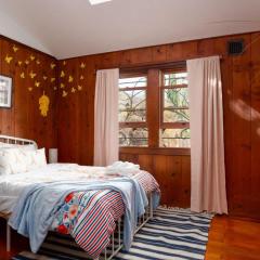 Charming Garden Cottage & Walk to UC & BART & Parking