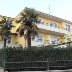 Apartments with parking space Pula - 23335