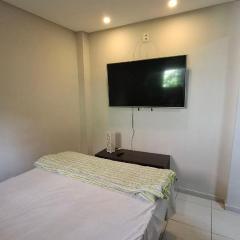 Quarto Duplo com cama extra, banheiro privativo e cozinha