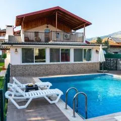 Villa Moon - Tranquil 3BR Villa with Private Pool