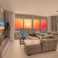 Luxury 3 Br - Corner Balcony - Panoramic View - Pools