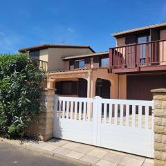 Domaine de vacances à 600m de la plage villa climatisée 3 chambres 7 couchages terrasse WIFI animations et piscines en supplément LRPDSD7