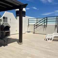 Ático dúplex con piscina privada y vistas al mar!