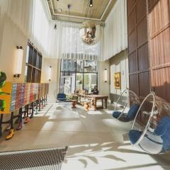 New Design Studio Close to Metro