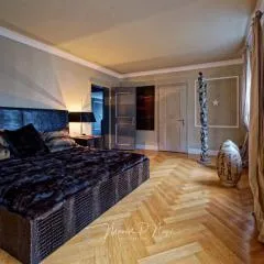 Villa Philipp Plein - Designervilla mit Pool