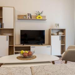 1BR Apartment 8 mins to Beach with Designated Workspace