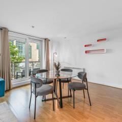 Riverside Apartments with Balcony, 1 Min Walk to Vauxhall Station