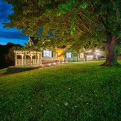 Luxury Mountain Retreat with Main House and Garage Apartment. Perfect for Families, Retreats and Remote Work
