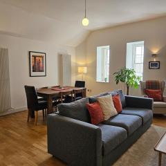 Quartermile Cosy Central Nest