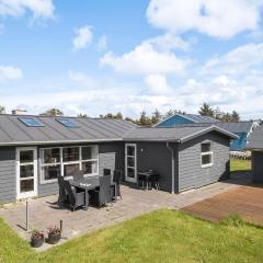 4 Bedroom Cozy Home In Hjørring