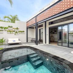 NEW! Modern Industrial-Luxe Romantic 1BR Villa With AC Living and Private Pool For Couple Next To Berawa Canggu