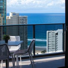 Ruby - 3 Bedroom Family Apartment with Views!