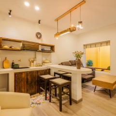 House 1BR near Notre-Dame Cathedral, The Zoo, TurtleLake