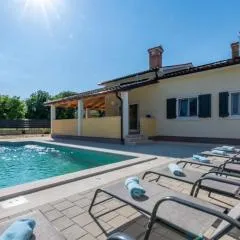 Villa Casa Berton, a charming pool villa close to the sea
