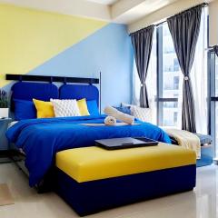 14e BGC Cozy Vibrant unit minutes Walk to Grand Canal Mall with Paid Parking on Premise Pet friendly with Pool and Gym