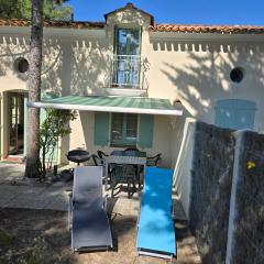 Maison forêt et piscine, les Mas de Vertmarines