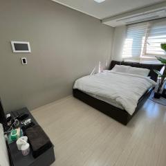 Gangnam Central House, Just 1 Min from Sinnonhyeon Stn